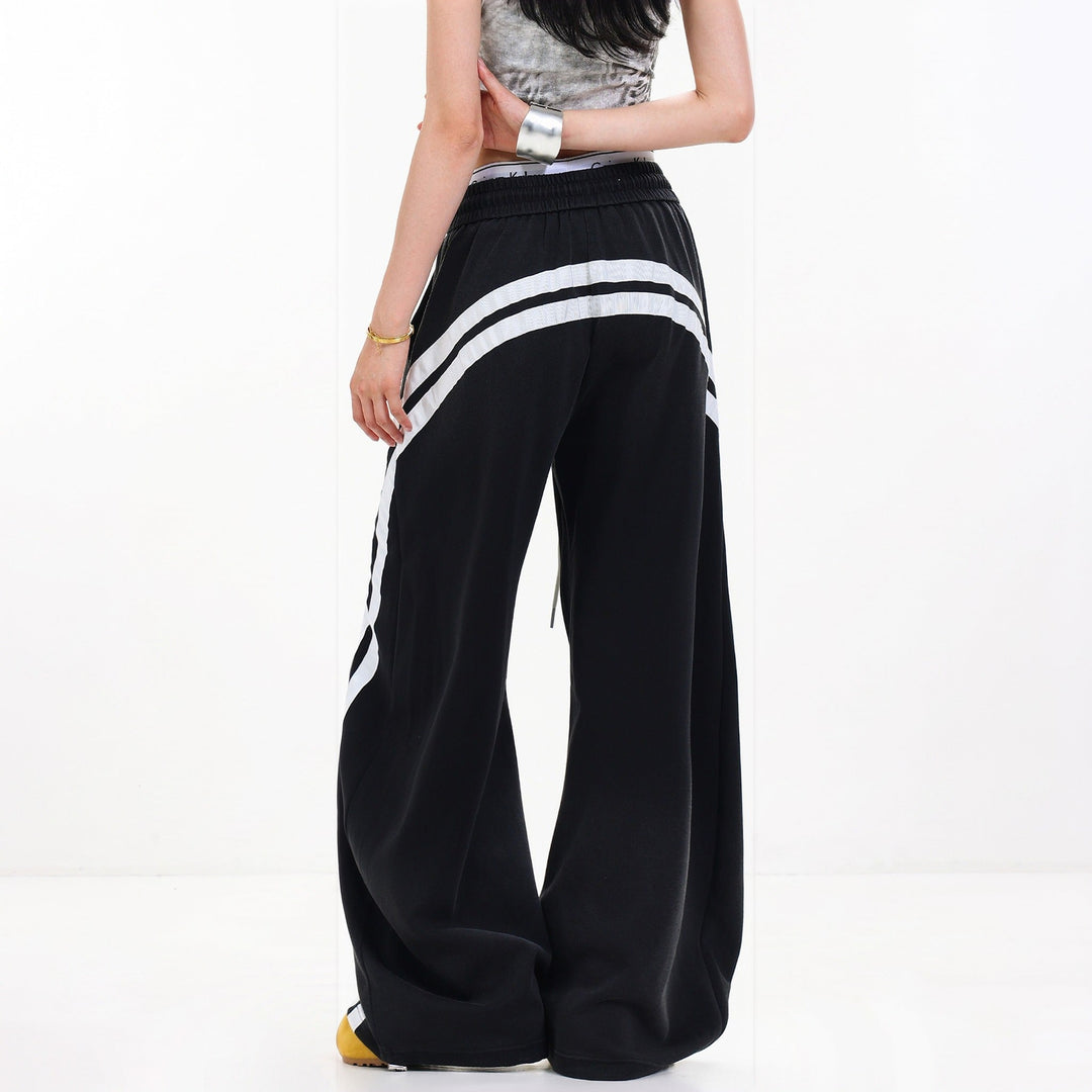 Jogging femme large oversize, rayures latérales courbes et slogan imprimé