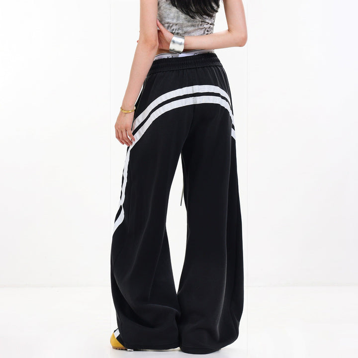 Jogging femme large oversize, rayures latérales courbes et slogan imprimé